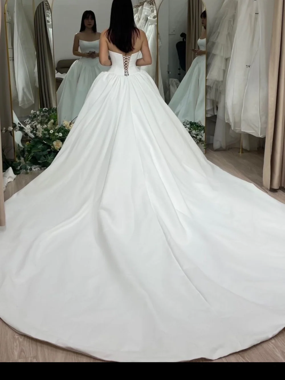 Stunning Custom Drop-Waist Basque Wedding Gown - Picture 5 of 6
